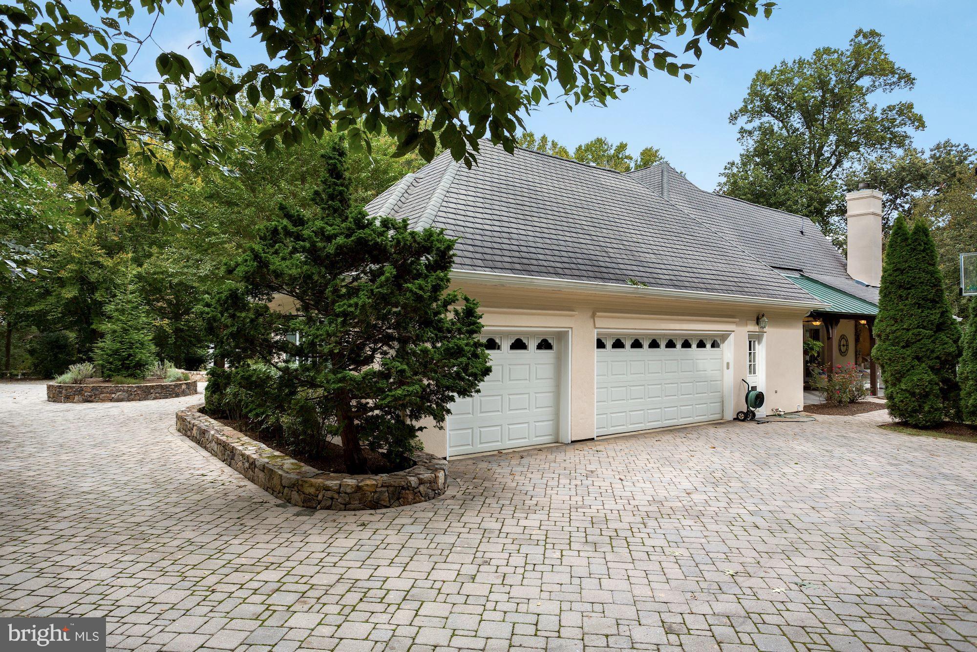 337 Springvale Road Great Falls, VA 22066 - Photo 85 of 120 3 Car Garage tucked around the side of house