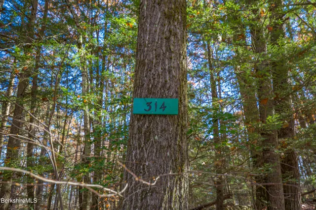 $180,000 | 314-316 Lakeshore Drive, Sandisfield, MA 01255