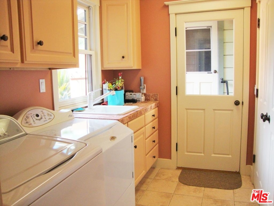 989 Tornoe Road Santa Barbara, CA 93105 - Photo 10 of 18 Gallery Image 10