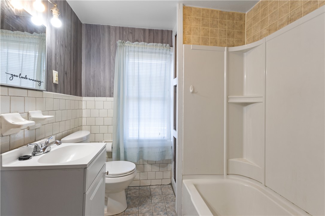 147 Warwick Street Woonsocket, RI 02895 - Photo 26 of 38