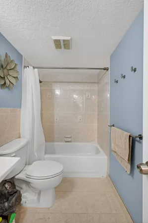 $2,000 | 2950 Southeast Ocean Boulevard, Stuart, FL 34996
