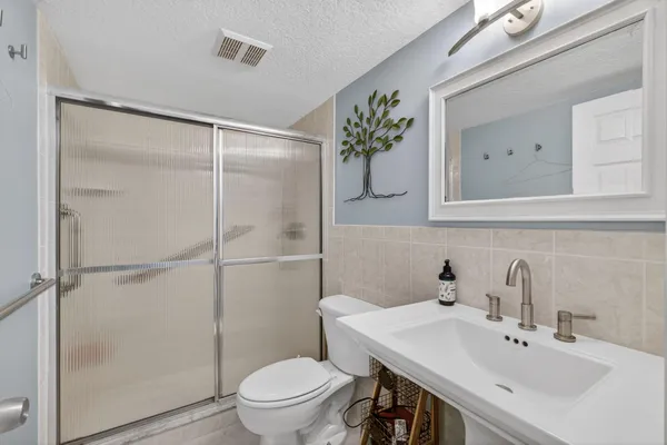 $2,000 | 2950 Southeast Ocean Boulevard, Stuart, FL 34996