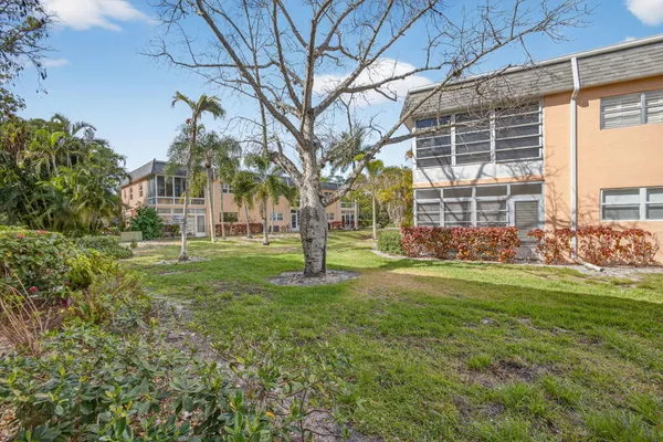$2,000 | 2950 Southeast Ocean Boulevard, Stuart, FL 34996