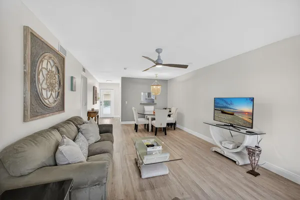 $2,000 | 2950 Southeast Ocean Boulevard, Stuart, FL 34996