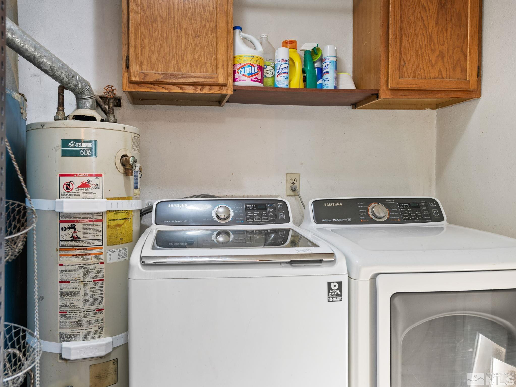 335 West Cedar Street Fernley, NV 89408 - Photo 14 of 26 a utility room with dryer and washer