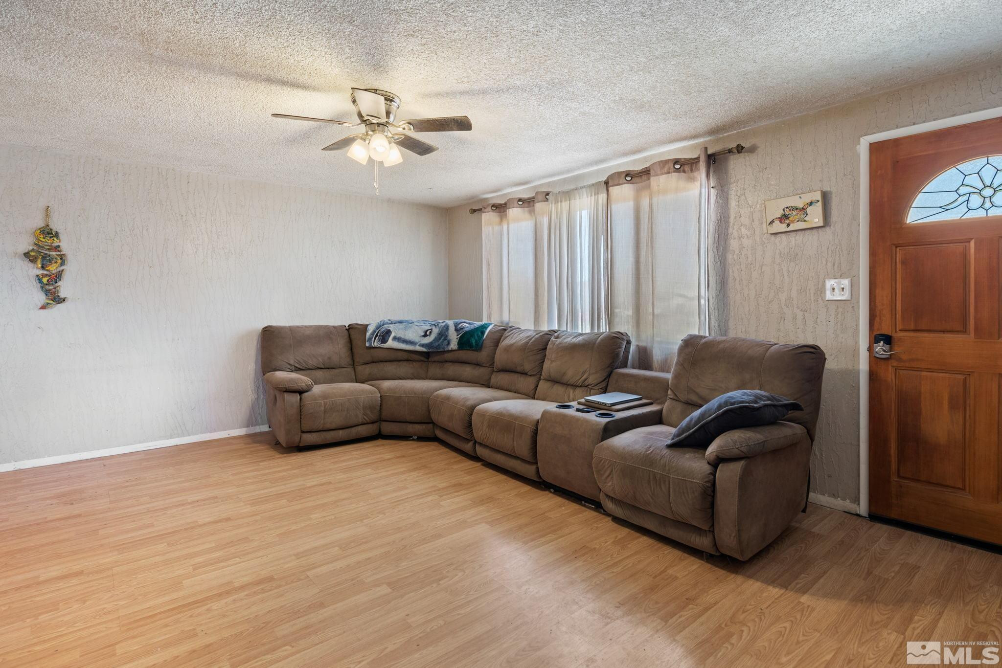 335 West Cedar Street Fernley, NV 89408 - Photo 10 of 26 a living room with furniture and a ceiling fan