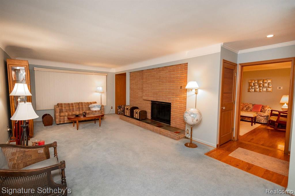 577 Thorntree Road Grosse Pointe Woods, MI 48236 - Photo 9 of 40