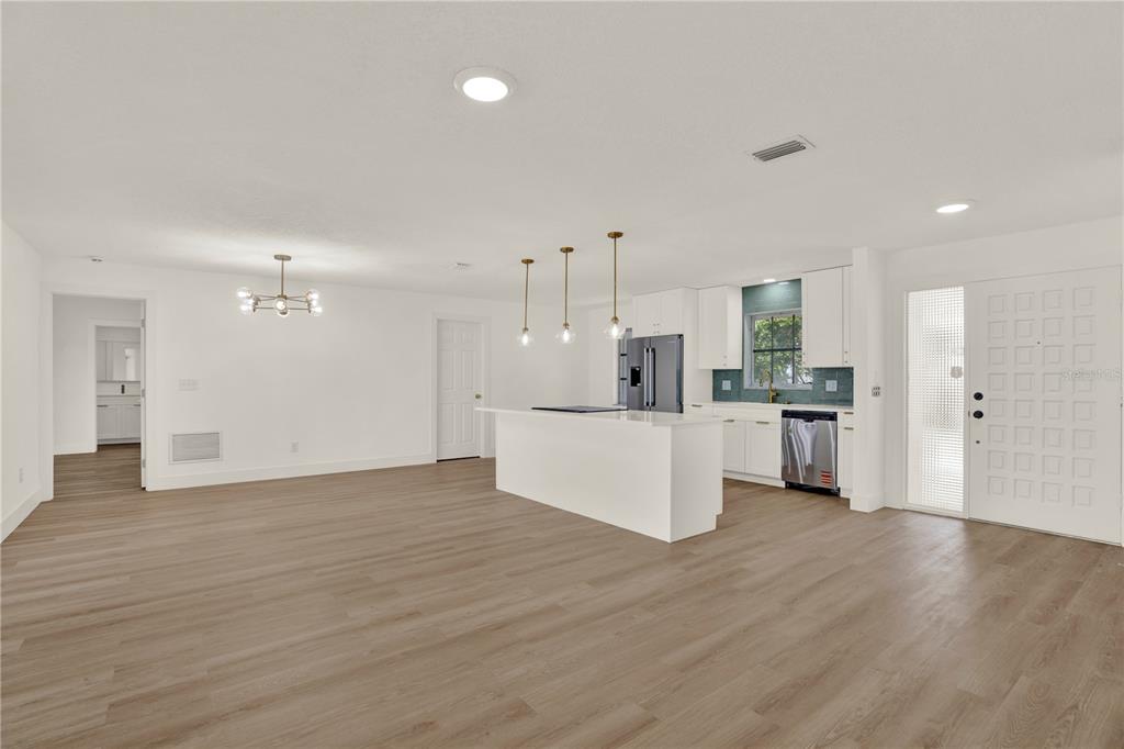 411 Palm Island Northeast Clearwater Beach, FL 33767 - Photo 4 of 20