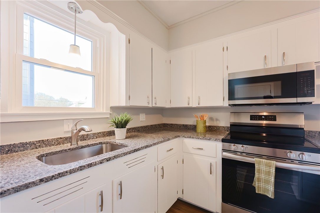 93 Andrews Street Woonsocket, RI 02895 - Photo 26 of 50