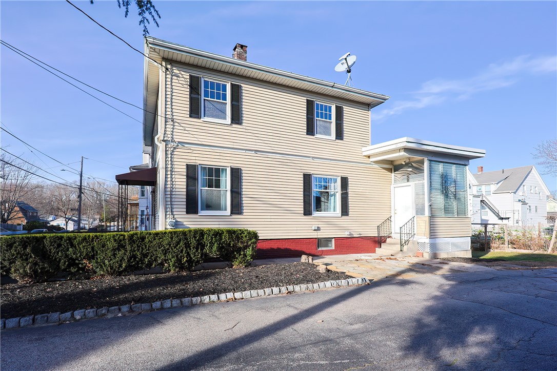 93 Andrews Street Woonsocket, RI 02895 - Photo 3 of 50