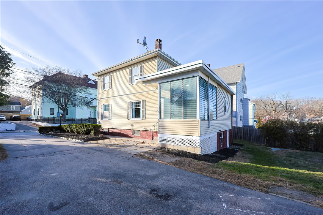 93 Andrews Street Woonsocket, RI 02895 - Photo 4 of 50