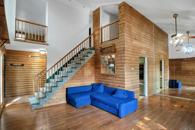 a view of entryway and hall