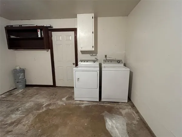 $1,800 | 301 Walnut Avenue, Azle, TX 76020