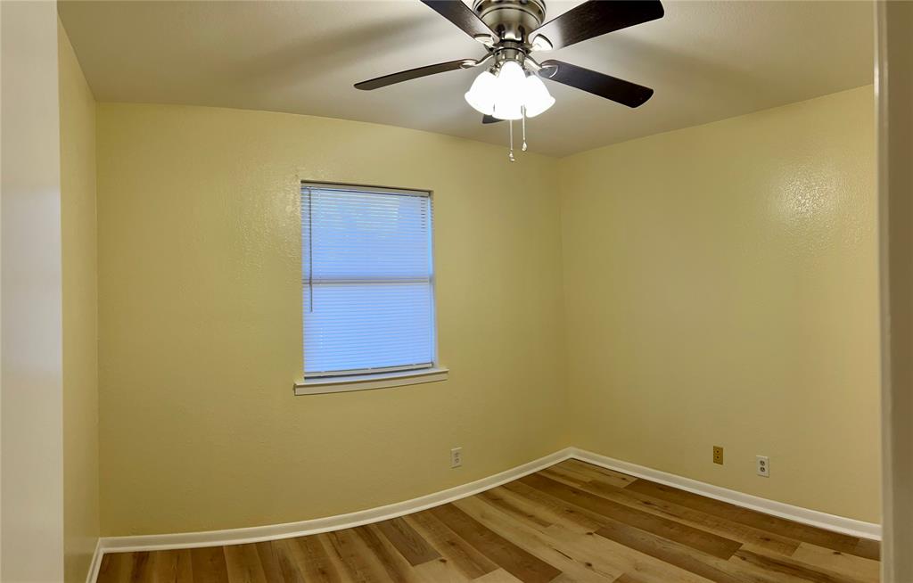 301 Walnut Avenue Azle, TX 76020 - Photo 10 of 12