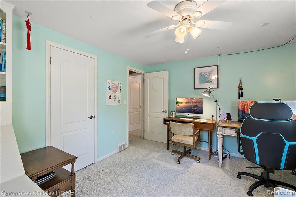 1683 Severn Road Grosse Pointe Woods, MI 48236 - Photo 29 of 47