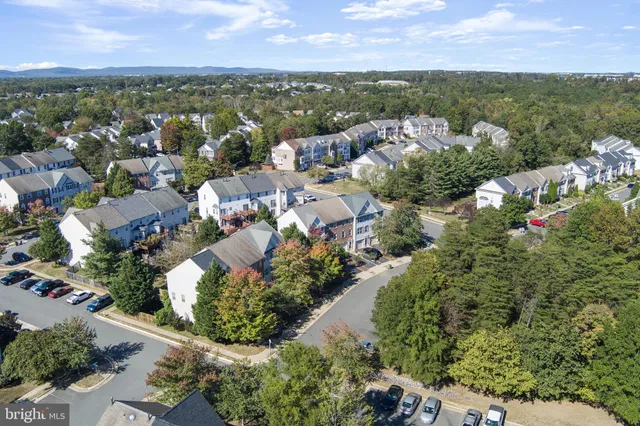 $425,000 | 8432 Limbaugh Way, Bristow, VA 20136