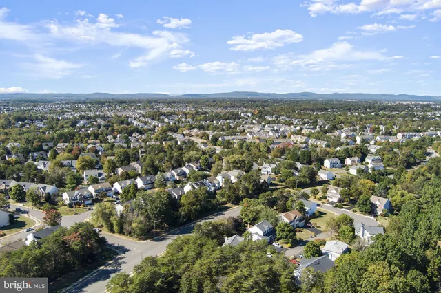 $425,000 | 8432 Limbaugh Way, Bristow, VA 20136