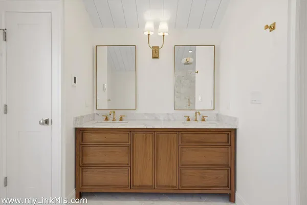 $7,695,000 | 85 Orange Street, Nantucket, MA 02554