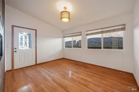 $649,000 | 815 Dry Creek Road, Healdsburg, CA 95448