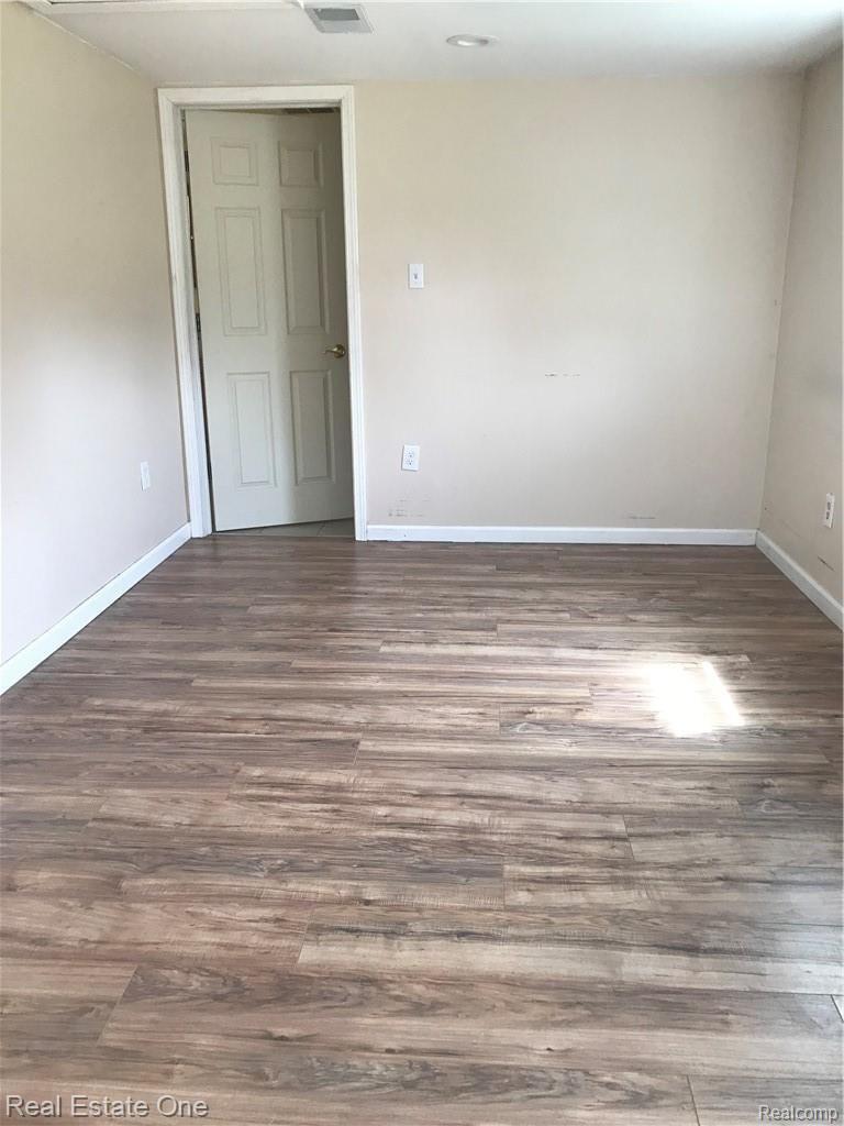 26101 Karr Road Belleville, MI 48111 - Photo 18 of 21 3DC00B9E-6B19-4AC6-BB30-018A933A7630.jpeg