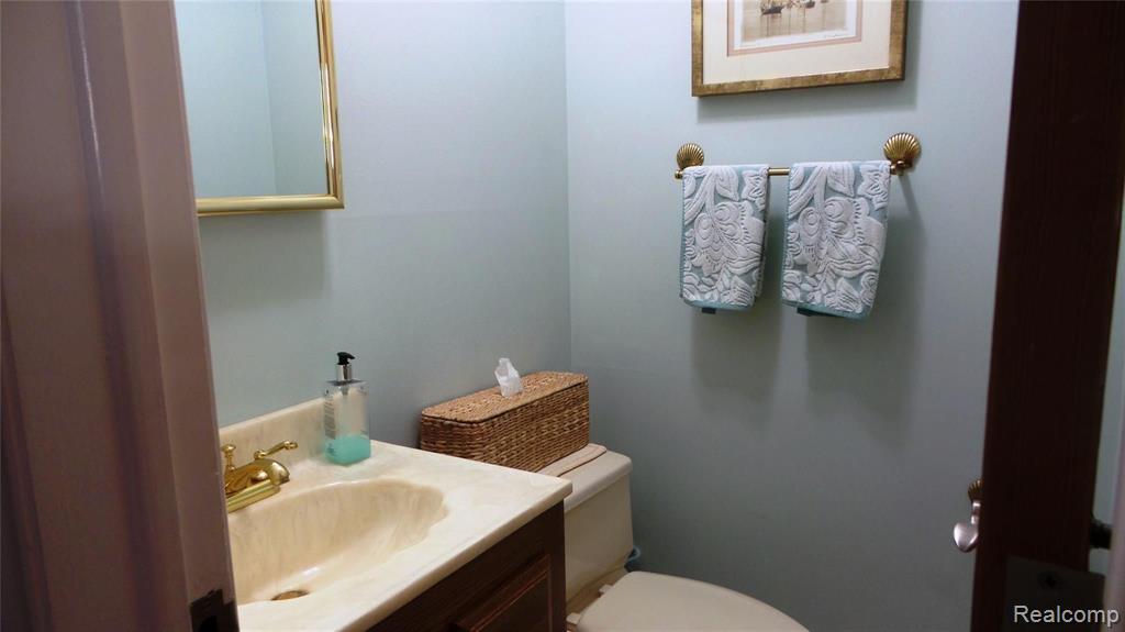 905 Cook Road Grosse Pointe Woods, MI 48236 - Photo 10 of 38