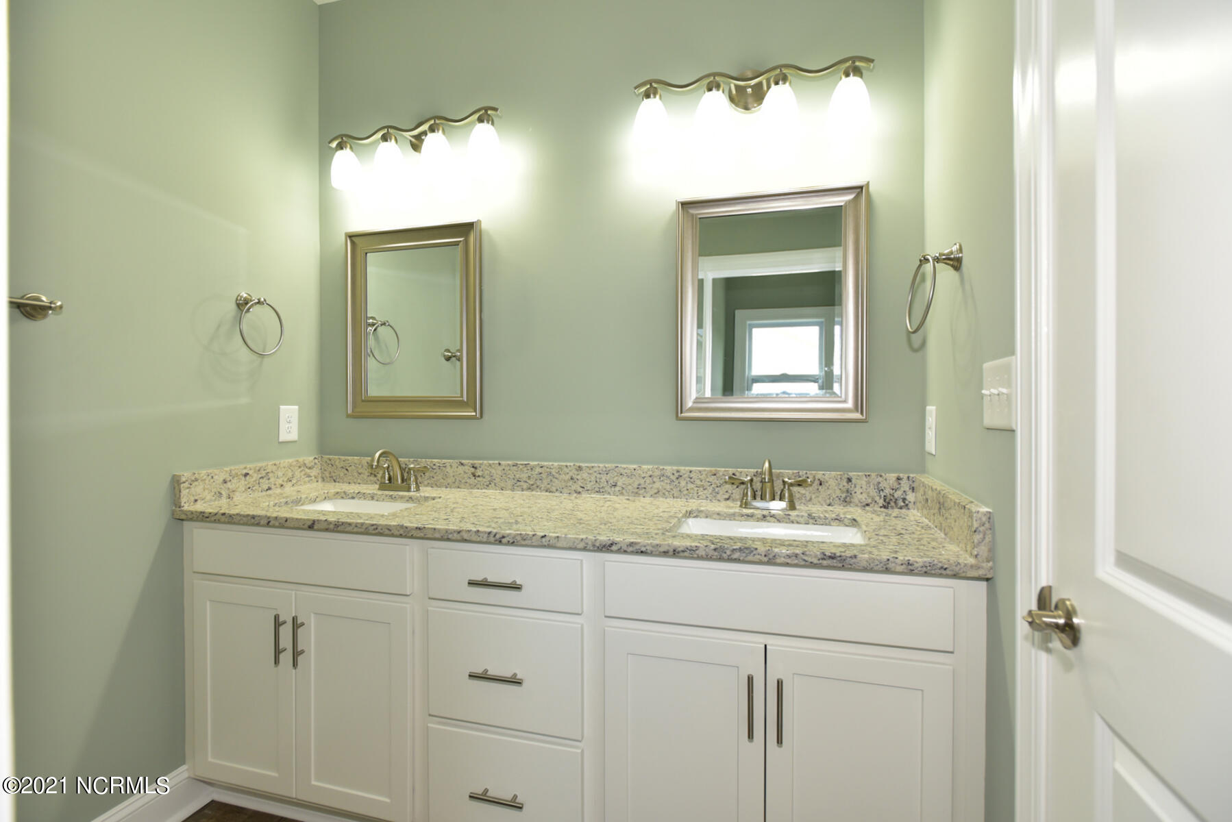 212 North Windy Ridge Road Hubert, NC 28539 - Photo 29 of 45 096