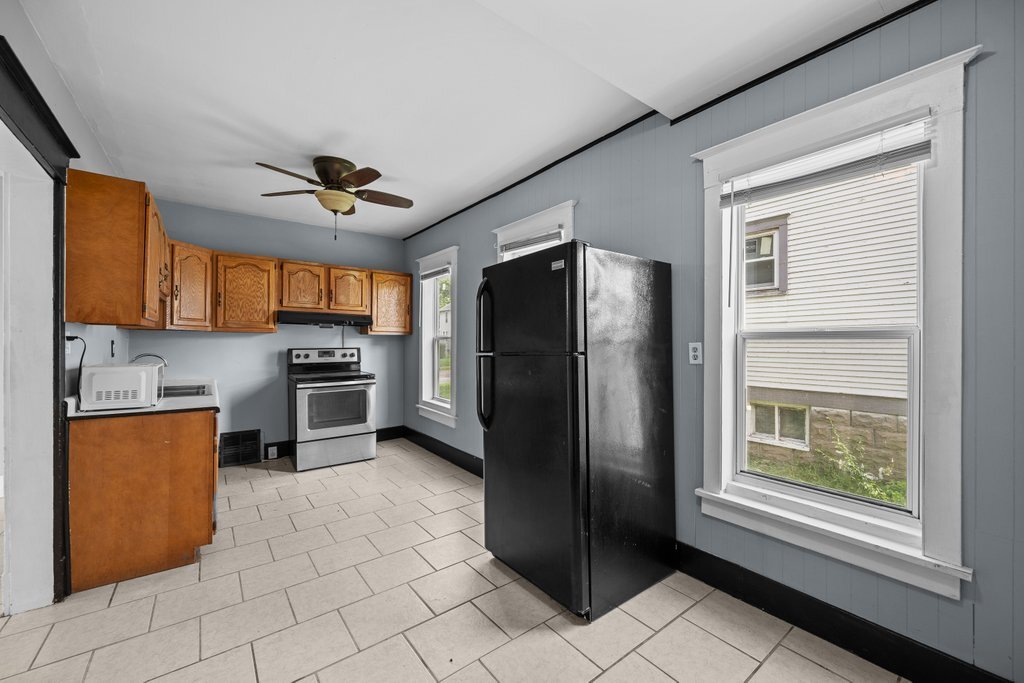 421 39th Street Moline, IL 61265 - Photo 13 of 28