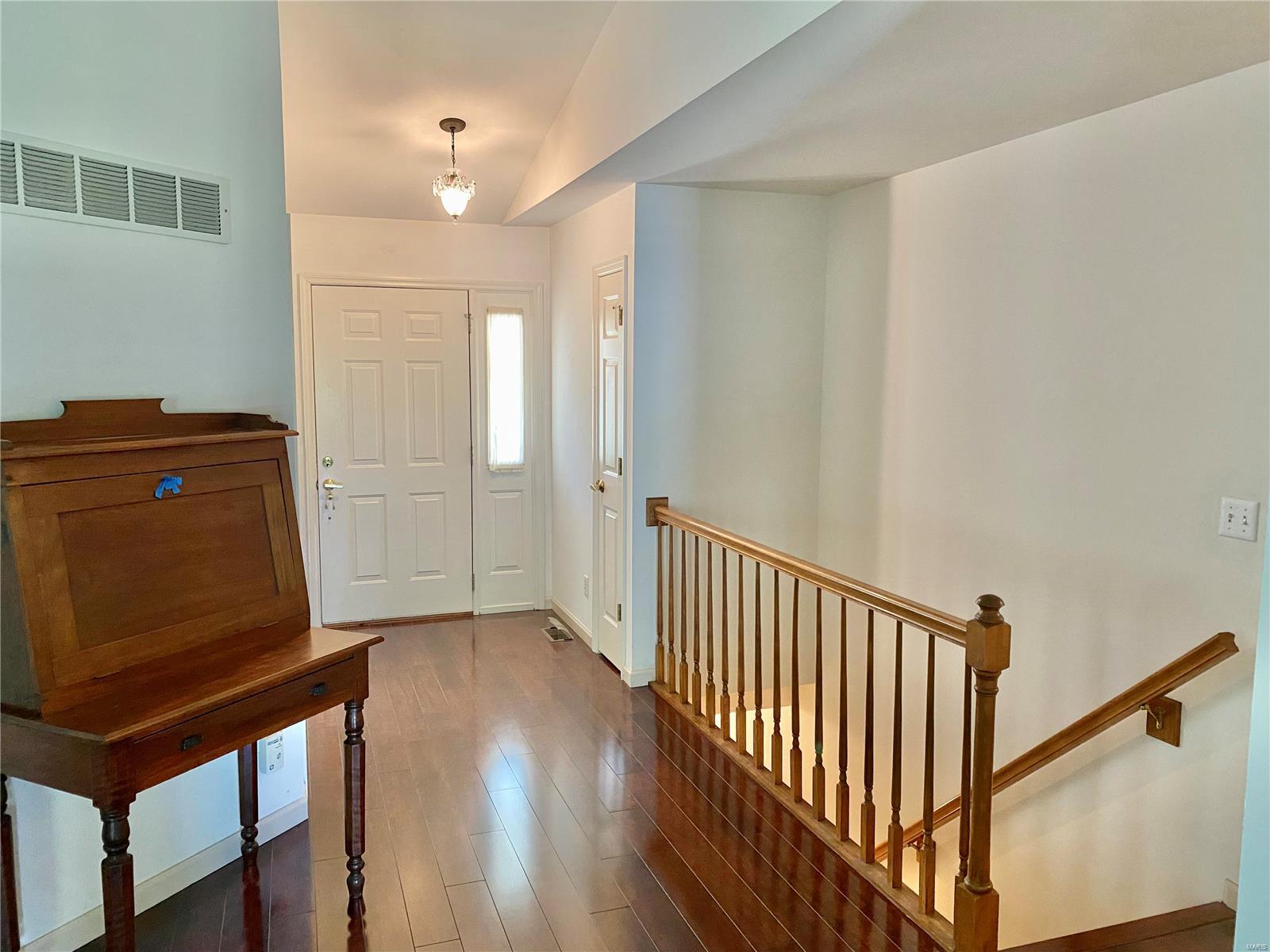 575 North Graeser Road St. Louis, MO 63141 - Photo 2 of 34 Gallery Image 2