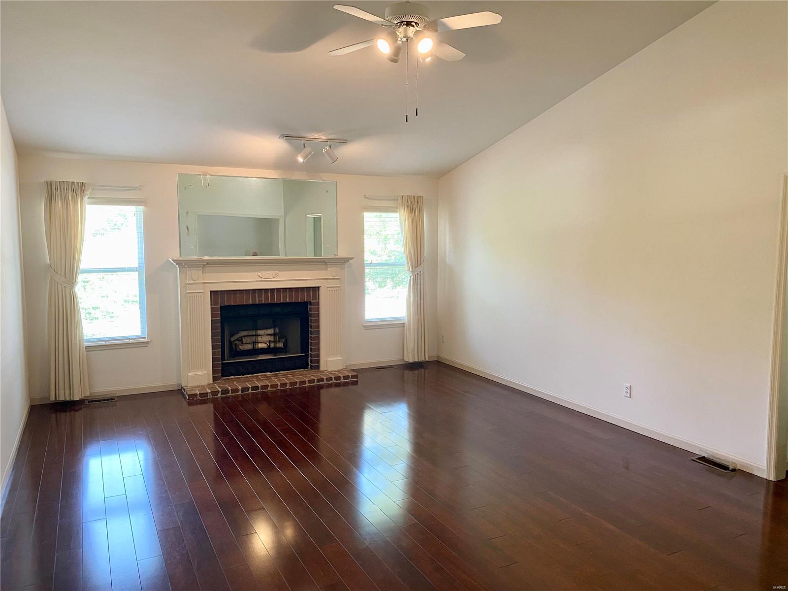 575 North Graeser Road St. Louis, MO 63141 - Photo 3 of 34 Gallery Image 3