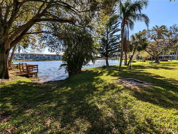 $1,200 | 3739 Lake Bayshore Drive, Unit H214, Bradenton, FL 34205