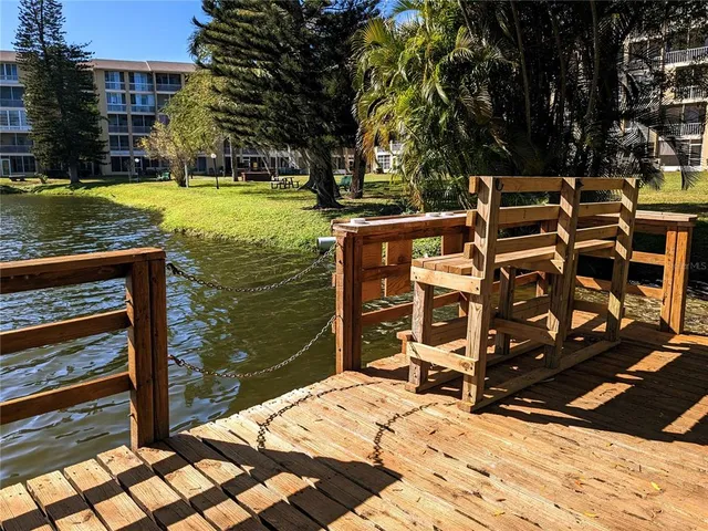 $1,300 | 3739 Lake Bayshore Drive, Unit H214, Bradenton, FL 34205