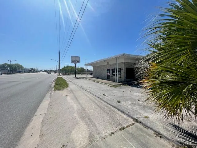 $849,900 | 2808 South Harbor City Boulevard, Melbourne, FL 32901