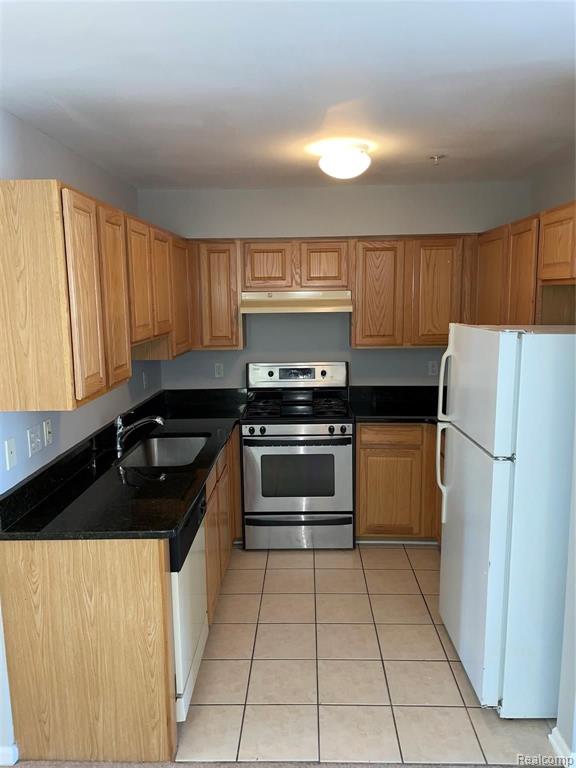 4326 Maple Street Dearborn, MI 48126 - Photo 12 of 31