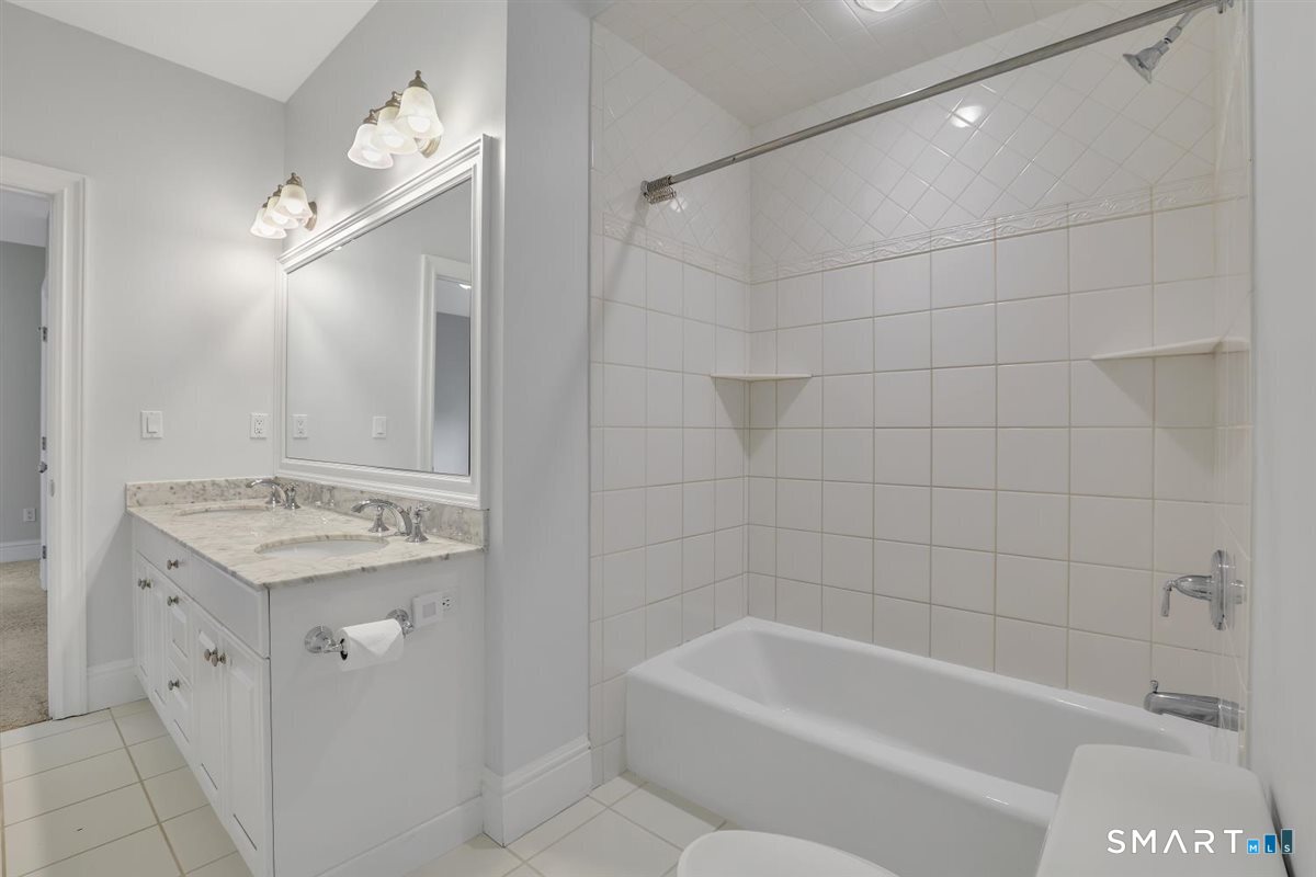 24 Red Fox Run Canton, CT 06019 - Photo 25 of 40 Jack & Jill Bathroom