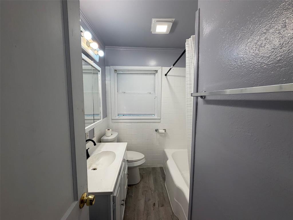 513 Shawnee Trace Grand Prairie, TX 75051 - Photo 7 of 32 Bathroom featuring a white vanity with a single basin, black faucet, and a wall-mounted medicine cabinet