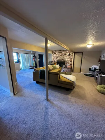 $2,400 | 520 Olympic Avenue, Unit B, Edmonds, WA 98020