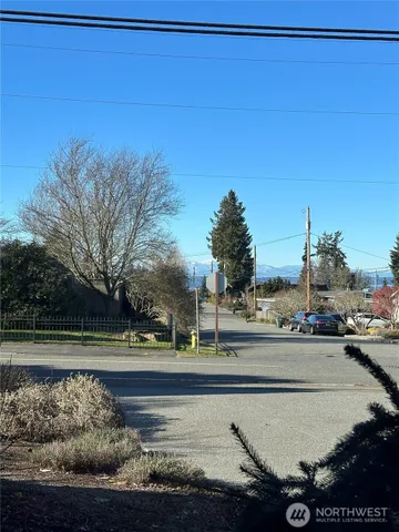 $2,400 | 520 Olympic Avenue, Unit B, Edmonds, WA 98020