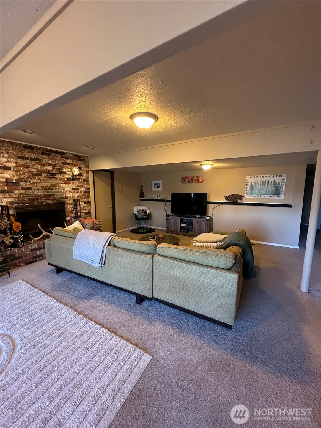 520 Olympic Avenue, Unit B Edmonds, WA 98020 - Photo 7 of 18 a living room with furniture and a flat screen tv