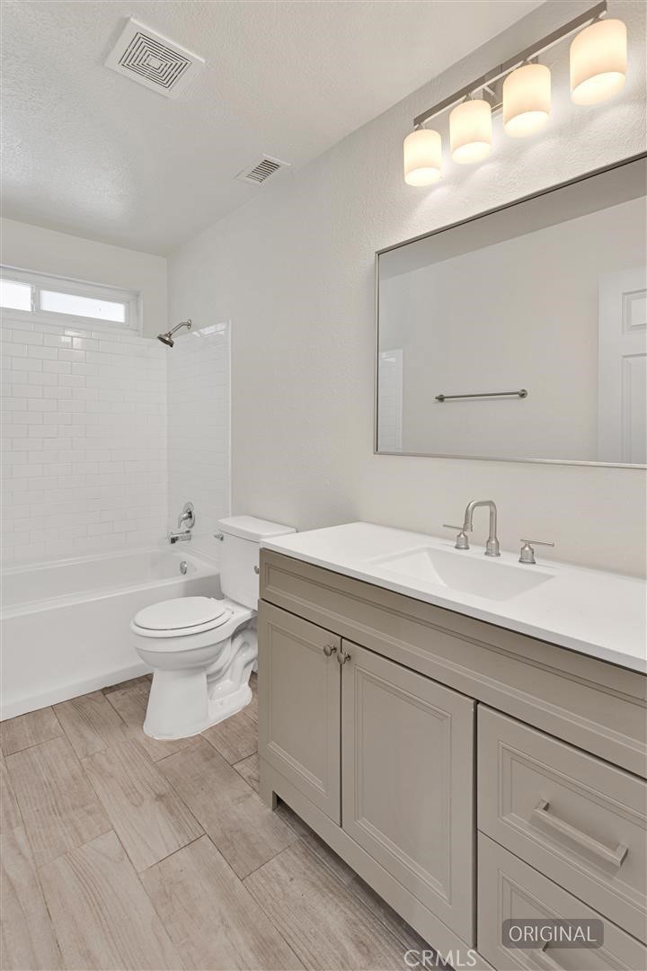 21985 Maumee Road Apple Valley, CA 92308 - Photo 12 of 28 Guest Bathroom