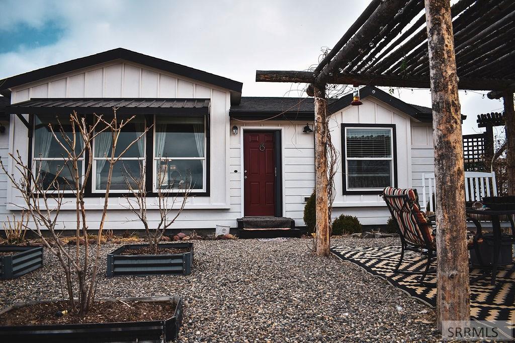 56 Country Living Lane Salmon, ID 83467 - Photo 7 of 44 Front Entrance