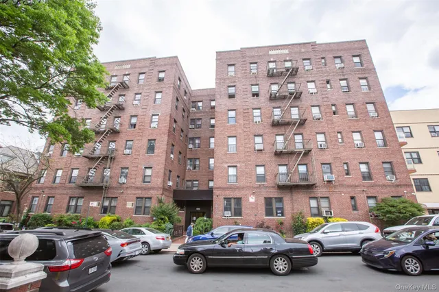 $325,000 | 40-37 77th Street, Unit 5B | Elmhurst