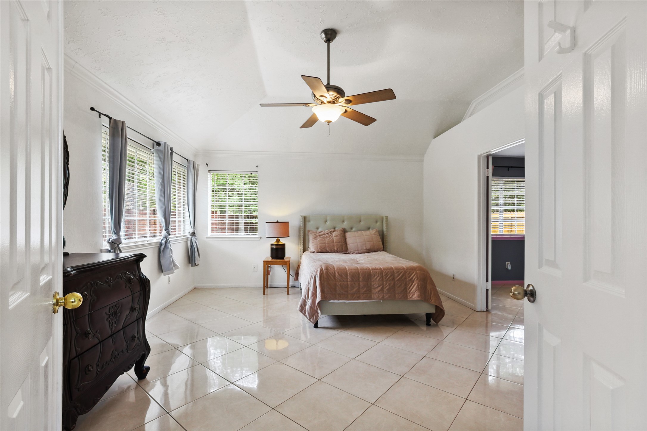 14554 Sycamore Lake Road Houston, TX 77062 - Photo 14 of 17 a living room with furniture and a chandelier