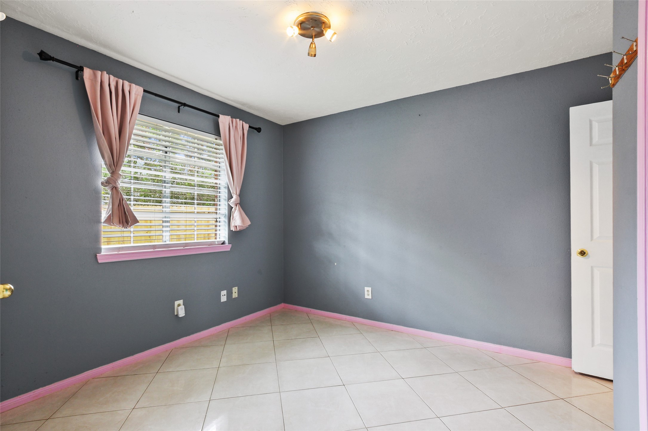 14554 Sycamore Lake Road Houston, TX 77062 - Photo 9 of 17 a view of an empty room with a window