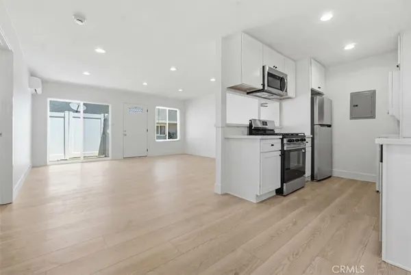 $3,200 | 307 North Tustin Avenue, Unit C, Anaheim, CA 92807