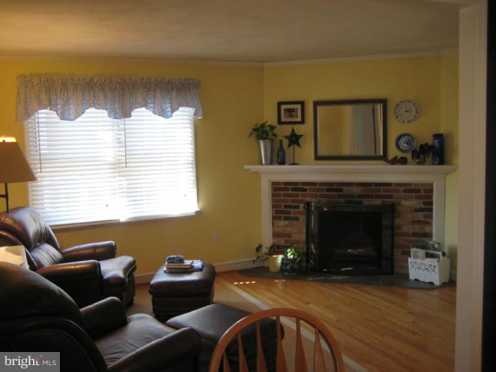 318 Hampton Road Wilmington, DE 19803 - Photo 6 of 25 Family Room