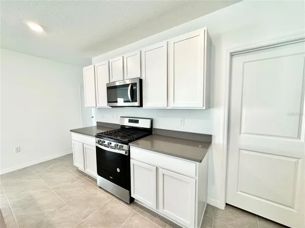 $2,695 | 35629 Kinsey Point, Zephyrhills, FL 33541