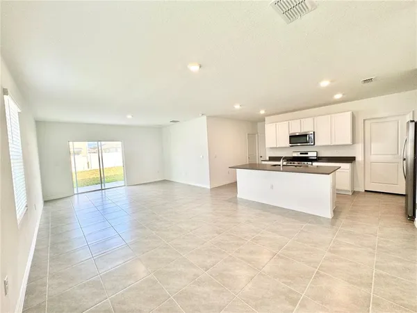 $2,695 | 35629 Kinsey Point, Zephyrhills, FL 33541