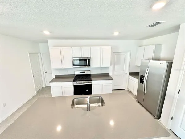 $2,695 | 35629 Kinsey Point, Zephyrhills, FL 33541
