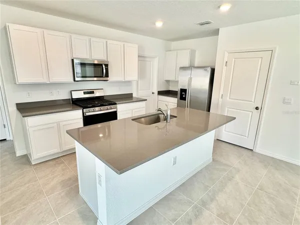 $2,695 | 35629 Kinsey Point, Zephyrhills, FL 33541