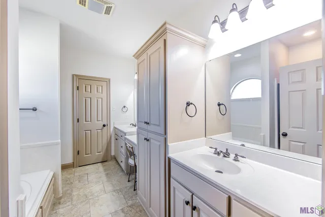 $285,000 | 133 Lake Accardo Avenue, Thibodaux, LA 70301